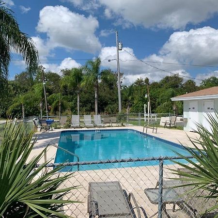 Sebastian Gardens Inn & Suites エクステリア 写真
